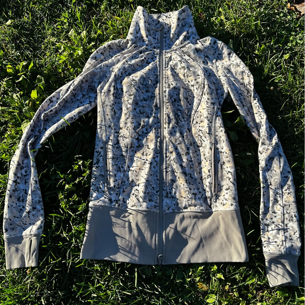 Lululemon Lightened Up Zip-Up Jacket / Sweater Size 4 Not So Petite Fleur Grey